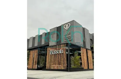 عيادة - غرفة نوم - 1 حمام للايجار في هالتاون - مدينة 6 أكتوبر - الجيزة