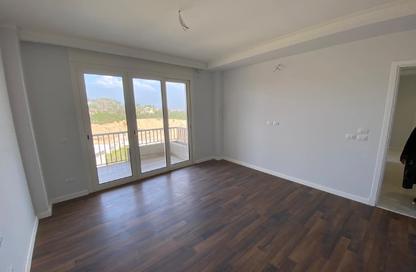 Apartment - 3 - 3 for sale in Pyramids Hills - Cairo Alexandria Desert Road - 6 October City - Giza