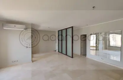 شقة - 2 غرف نوم - 2 حمامات للبيع في فيلدج جيت - المستثمرين الجنوبية - مدينة القاهرة الجديدة - القاهرة