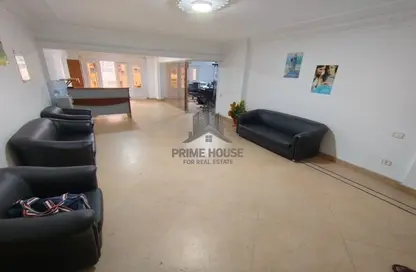 شقة - 4 غرف نوم - 3 حمامات للبيع في شارع سوريا - رشدي - حي شرق - الاسكندرية