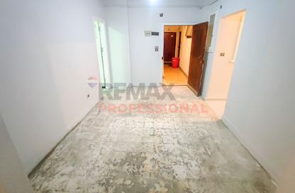 Apartment - 3 Bedrooms - 1 Bathroom for sale in Mostafa Fahmy St. - Glim - Hay Sharq - Alexandria Apartment - 3 Bedrooms - 1 Bathroom for sale in Mostafa Fahmy St. - Glim - Hay Sharq - Alexandria