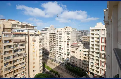 شقة - 3 غرف نوم - 2 حمامات للبيع في شارع احمد شوقي - رشدي - حي شرق - الاسكندرية