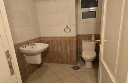 Apartment - 3 Bedrooms - 2 Bathrooms for sale in Yehia Ibrahim St. - Zamalek - Cairo