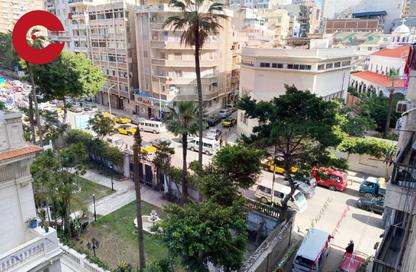 Apartment - 4 Bedrooms - 2 Bathrooms for sale in Abdel Moneim Al Dalel St. - Tharwat - Hay Sharq - Alexandria