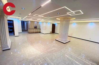 Apartment - 4 Bedrooms - 2 Bathrooms for sale in Abdel Moneim Al Dalel St. - Tharwat - Hay Sharq - Alexandria