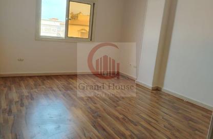 Apartment - 3 Bedrooms - 3 Bathrooms for rent in Area D - Ganoob El Acadimia - New Cairo City - Cairo