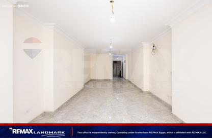 شقة - 3 - 3 للبيع في شارع ميدان الشهداء - سموحة - حي شرق - الاسكندرية