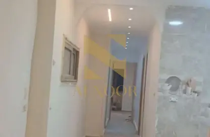 شقة - 3 غرف نوم - 2 حمامات للايجار في شارع 13 - الحي الثالث عشر - الشيخ زايد - الجيزة