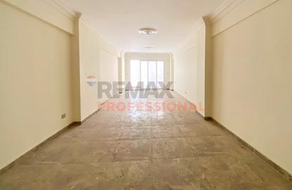 شقة - 3 غرف نوم - 2 حمامات للبيع في شارع ميدان الشهداء - سموحة - حي شرق - الاسكندرية