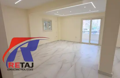 Apartment - 2 Bedrooms - 1 Bathroom for rent in Abd Al Hamid Awad St. - 6th Zone - Nasr City - Cairo