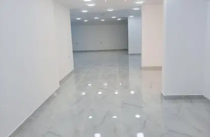محل تجاري - استوديو - 2 حمامات للايجار في شارع عمر بن الخطاب - الماظة - مصر الجديدة - القاهرة