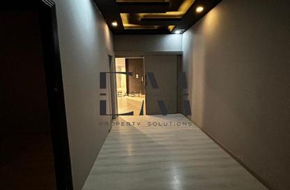 Office Space - Studio - 2 Bathrooms for rent in Service Road - Ganoob El Acadimia - New Cairo City - Cairo