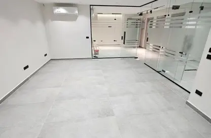 Office Space - 3 Bedrooms - 1 Bathroom for rent in Rayhanah Plaza - Zahraa El Maadi - Hay El Maadi - Cairo