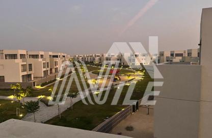 فيلا - 5 - 5 للبيع في كمبوند البروج - كمبوندات الشروق - مدينة الشروق - القاهرة