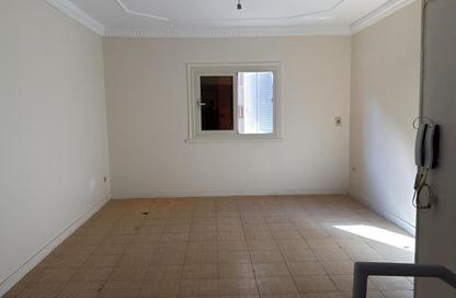 Apartment - 3 Bedrooms - 3 Bathrooms for sale in Moez Al Dawla St. - 6th Zone - Nasr City - Cairo