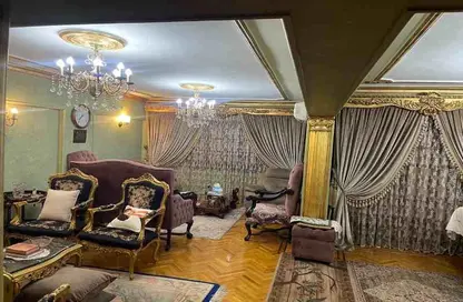 شقة - 3 غرف نوم - 2 حمامات للبيع في شارع عمر حفني - المنطقة الثامنة - مدينة نصر - القاهرة