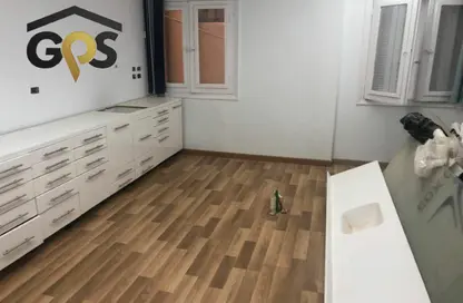 عيادة - غرفة نوم - 1 حمام للبيع في شارع 9 - المعادي - حي المعادي - القاهرة