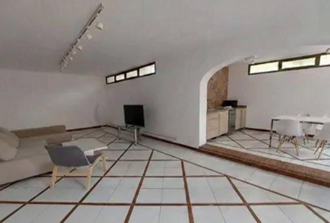 72704377 - Property Image 2
