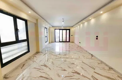 شقة - 3 غرف نوم - 2 حمامات للبيع في سموحة - حي شرق - الاسكندرية