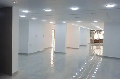 محل تجاري - استوديو - 2 حمامات للايجار في شارع عمر بن الخطاب - الماظة - مصر الجديدة - القاهرة