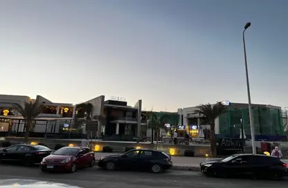 مطعم - استوديو - 2 حمامات للبيع في شارع الشباب - الشيخ زايد - الجيزة