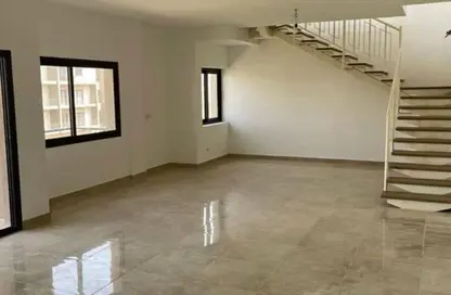 Townhouse - 4 Bedrooms - 5 Bathrooms for sale in Village West - Sheikh Zayed Compounds - Sheikh Zayed City - Giza