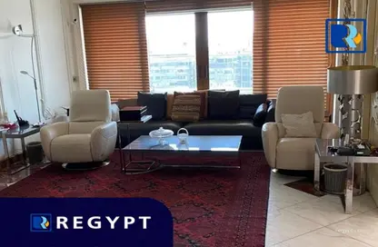 شقة - 3 غرف نوم - 3 حمامات للايجار في شارع حسن صبري - الزمالك - القاهرة