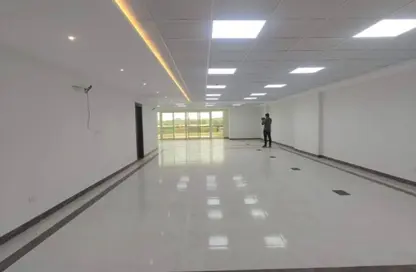 طابق كامل - استوديو - 5 حمامات للايجار في شارع كورنيش النيل - المعادي - حي المعادي - القاهرة