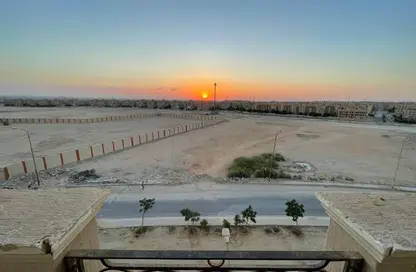 شقة - 3 غرف نوم - 2 حمامات للبيع في الحي الرابع - مدينة 6 أكتوبر - الجيزة