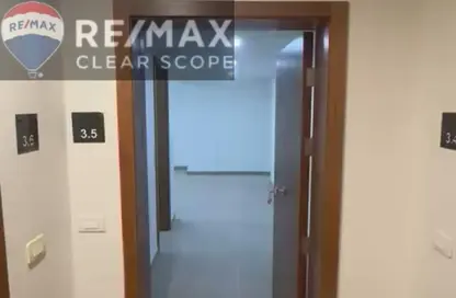 شقة - 5 غرف نوم - 4 حمامات للايجار في كمبوند البروج - كمبوندات الشروق - مدينة الشروق - القاهرة