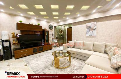 Apartment - 3 Bedrooms - 2 Bathrooms for rent in Garden City Smouha St. - Smouha - Hay Sharq - Alexandria