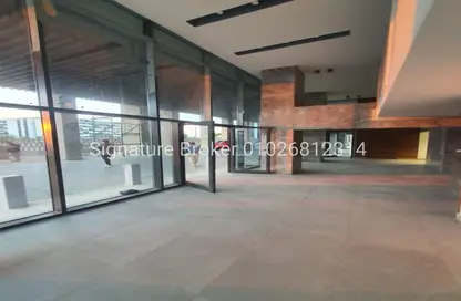 شقة - 4 غرف نوم - 4 حمامات للايجار في كمبوند البروج - كمبوندات الشروق - مدينة الشروق - القاهرة