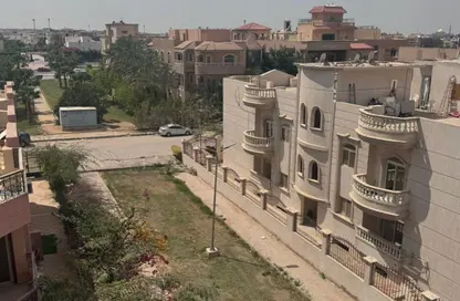 شقة - 3 غرف نوم - 2 حمامات للبيع في المجاورة الثانية - الحي الثالث شرق - مدينة الشروق - القاهرة