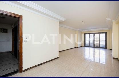 Apartment - 3 Bedrooms - 3 Bathrooms for sale in Al Geish Road - Laurent - Hay Sharq - Alexandria