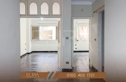 Clinic - 2 Bedrooms - 1 Bathroom for sale in Saed Allah Halabo St. - Moharam Bek - Hay Wasat - Alexandria