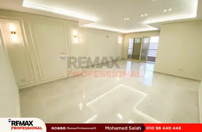 شقة - 3 غرف نوم - 2 حمامات للايجار في طريق الجيش - كامب شيزار - حي وسط - الاسكندرية