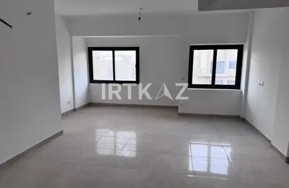 (بنتهاوس  (روف - 3 غرف نوم - 3 حمامات للبيع في مون ريزيدنس - فيفث سكوير - التجمع الخامس - مدينة القاهرة الجديدة - القاهرة