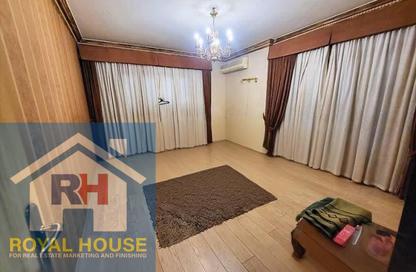 Apartment - 5 Bedrooms - 4 Bathrooms for sale in Heliopolis - Masr El Gedida - Cairo