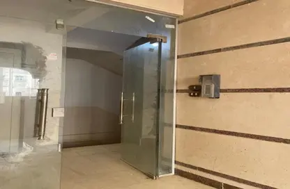 شقة - 3 غرف نوم - 2 حمامات للبيع في المجاورة الاولي - المنطقة السابعة - مدينة الشروق - القاهرة