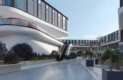 Shop - Studio - 2 Bathrooms for sale in Mehwar Plaza - 26th of July Corridor - 6 October City - Giza