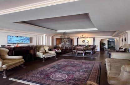 Apartment - 3 Bedrooms - 3 Bathrooms for sale in Omar Al Mokhtar St. - Janaklees - Hay Sharq - Alexandria