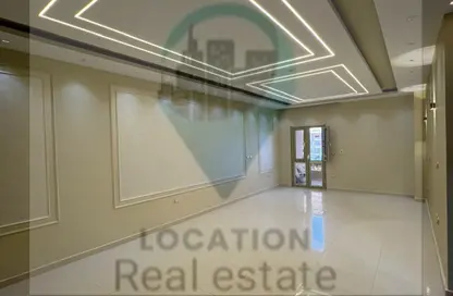 شقة - 3 غرف نوم - 3 حمامات للبيع في الحي الخامس - مدينة العبور - القليوبية