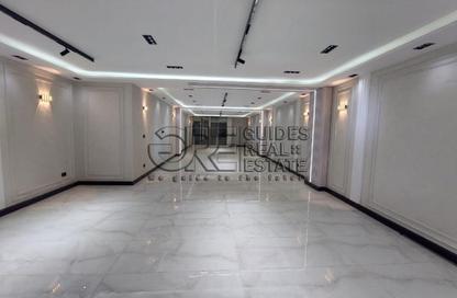 Apartment - 3 Bedrooms - 4 Bathrooms for sale in Mohamed Mazhar St. - Zamalek - Cairo