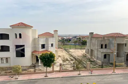 فيلا - 3 غرف نوم - 3 حمامات للبيع في اليكس ويست - كمبوندات الاسكندرية - الاسكندرية