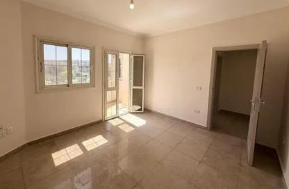 Apartment - 3 Bedrooms - 2 Bathrooms for rent in Area G - Ganoob El Acadimia - New Cairo City - Cairo