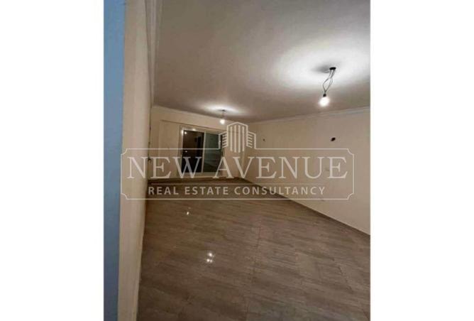 98828356 - Property Image 2