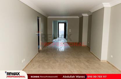 Apartment - 3 Bedrooms - 2 Bathrooms for rent in Madkhal Sharkt Al Nakhl Wa Al Handasa St. - Smouha - Hay Sharq - Alexandria