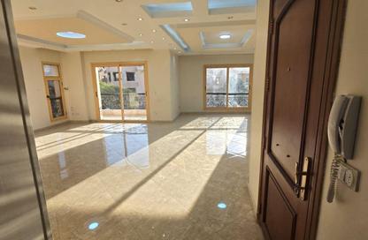 Apartment - 3 Bedrooms - 2 Bathrooms for sale in Doctor Yassin Abdel Ghaffar St. - Area C - Ganoob El Acadimia - New Cairo City - Cairo