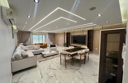 شقة - 3 غرف نوم - 5 حمامات للبيع في شارع لبنان - المهندسين - الجيزة