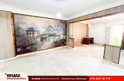 Apartment - 5 Bedrooms - 2 Bathrooms for sale in Khalil Hamada St. - Miami - Hay Awal El Montazah - Alexandria